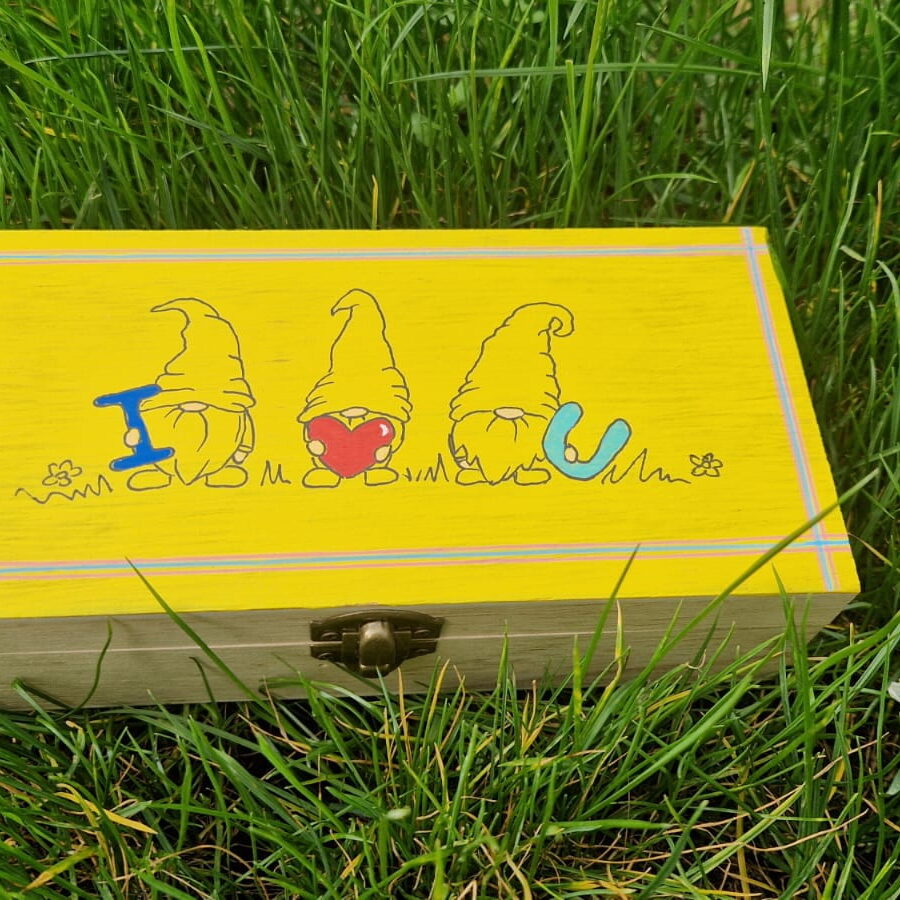 verzierte Holzkiste 4