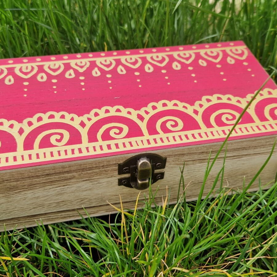 verzierte Holzkiste 5