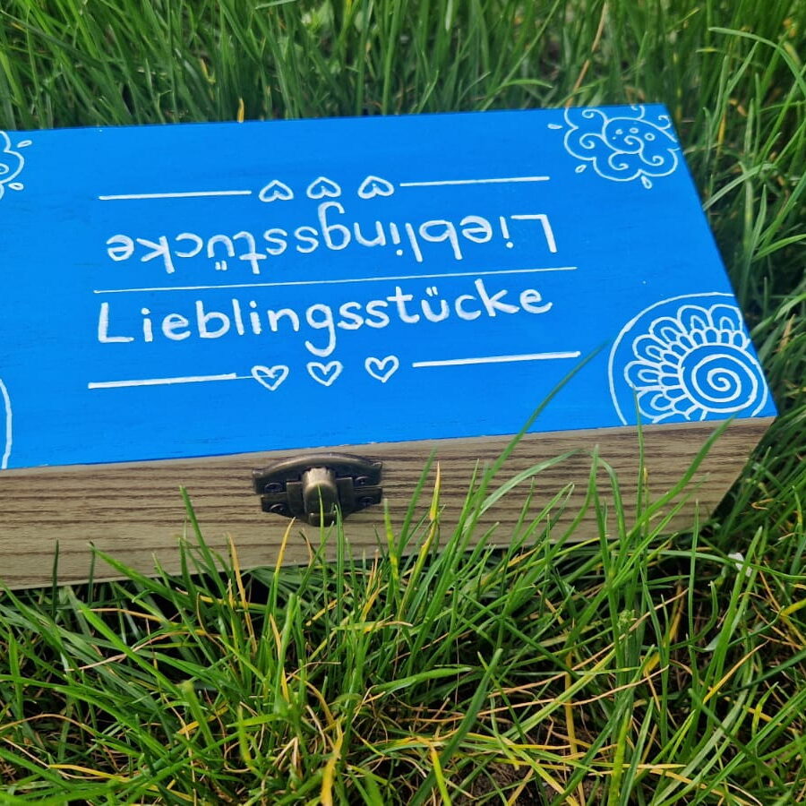 verzierte Holzkiste 6